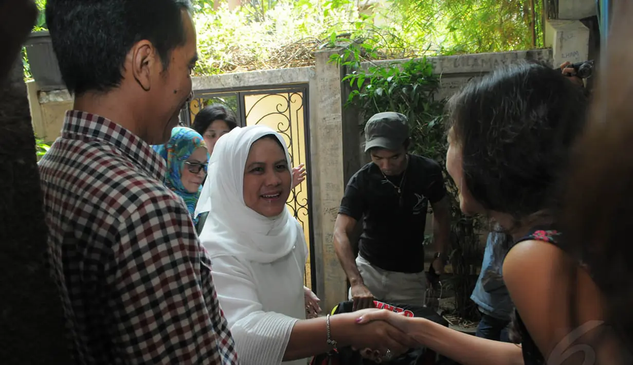 Jokowi datang sekitar pukul 11.30 wib bersama sang istri, Iriana. Rabu (9/7/14) (Liputan6.com/Herman Zakharia)