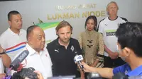 Komite Olahraga Nasional Indonesia (KONI) Pusat menginisiasi Coaching Clinic pelatih di DKI Jakarta dan sekitarnya dengan menghadirkan sumber daya manusia (SDM) dari tim liga utama salah satu liga terbaik dunia, Bundesliga, yakni Borussia Mönchengladbach.