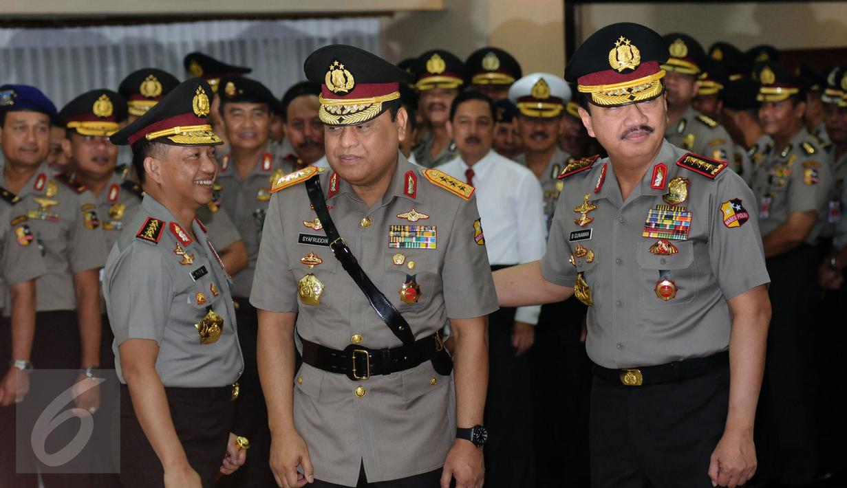 Kapolri Jenderal Pol Tito Karnavian, Wakapolri Komjen Pol Syafruddin dan Kepala Badan Intelijen Negara Jenderal Pol Budi Gunawan (kiri ke kanan) usai pelantikan jabatan Wakapolri di Mabes Polri, Jakarta, Sabtu (10/9). (Liputan6.com/Helmi Fithriansyah)