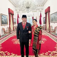 Intip tampilan Annisa Pohan saat dampingi AHY terima penghargaan di Istana Merdeka. [@annisayudhoyono].