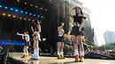 NewJeans adalah girl grup K-pop pertama yang tampil di Lollapalooza dan ini juga merupakan penampilan internasional pertama mereka. (Photo by Amy Harris/Invision/AP)