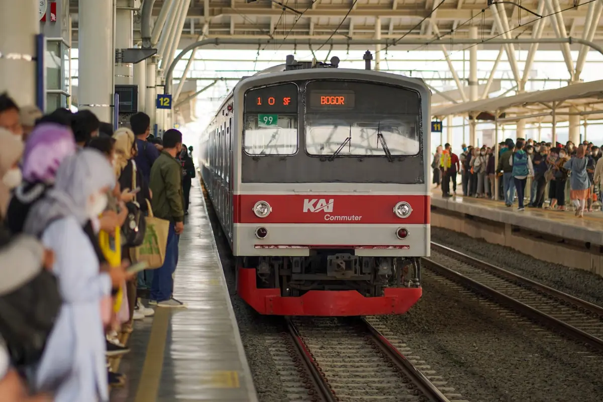 PT Kereta Commuter Indonesia (KCI) atau KAI Commuter mencatat lonjakan penumpang KRL Commuter Line Jabodetabek. (Foto: KAI)