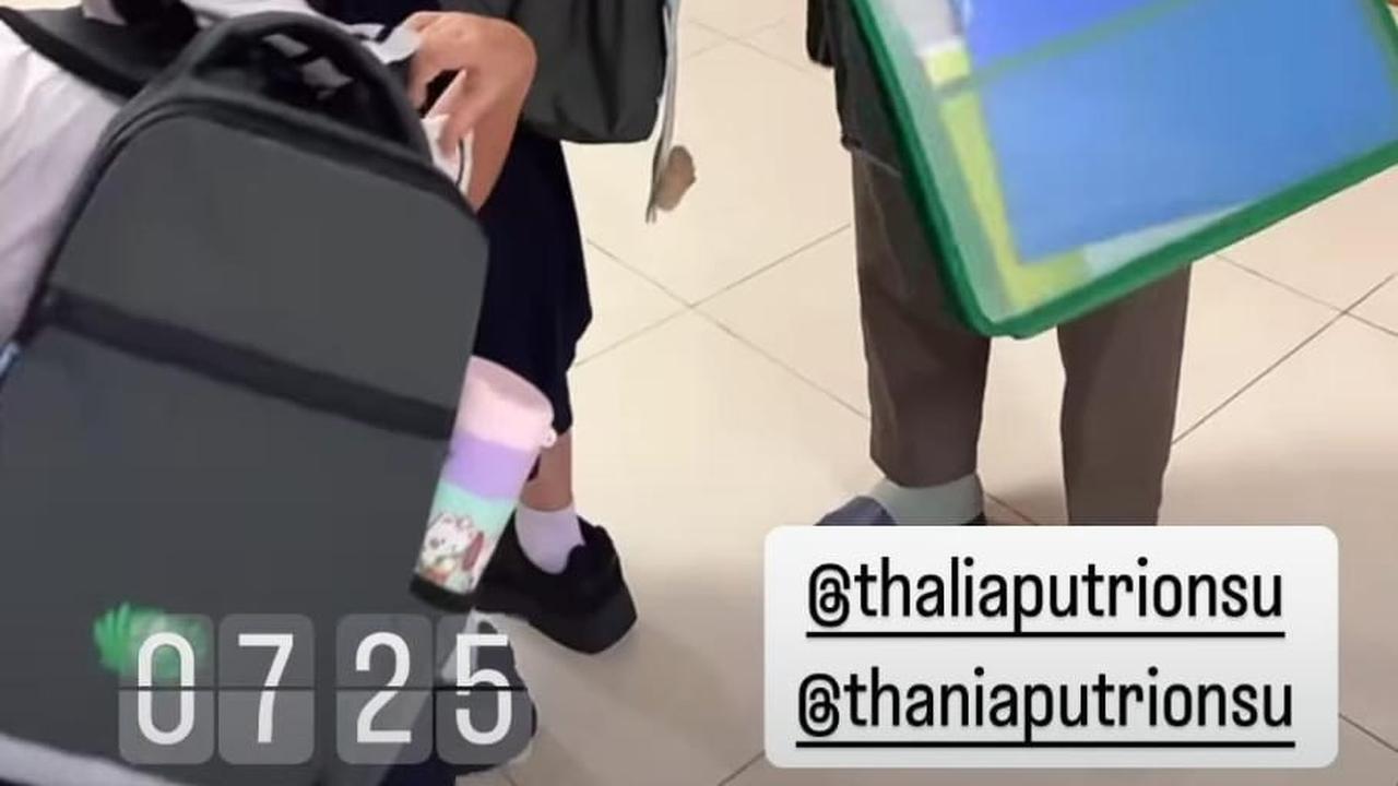 Potret Ruben Onsu Semangat Antar Thalia dan Thania Sekolah