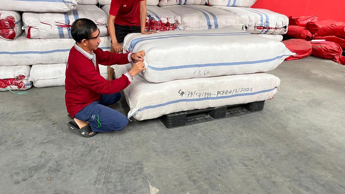 Kemensos Kirim Bantuan Logistik Rp 1 Miliar untuk Korban Banjir di Sulsel