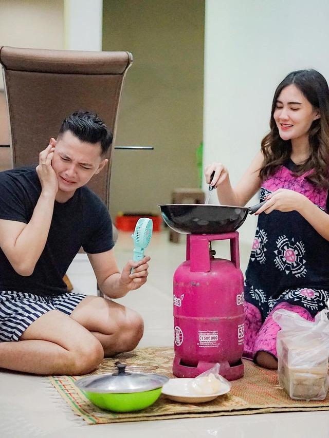 6 Potret Nella Kharisma saat Pakai Daster, Tampil Sederhana