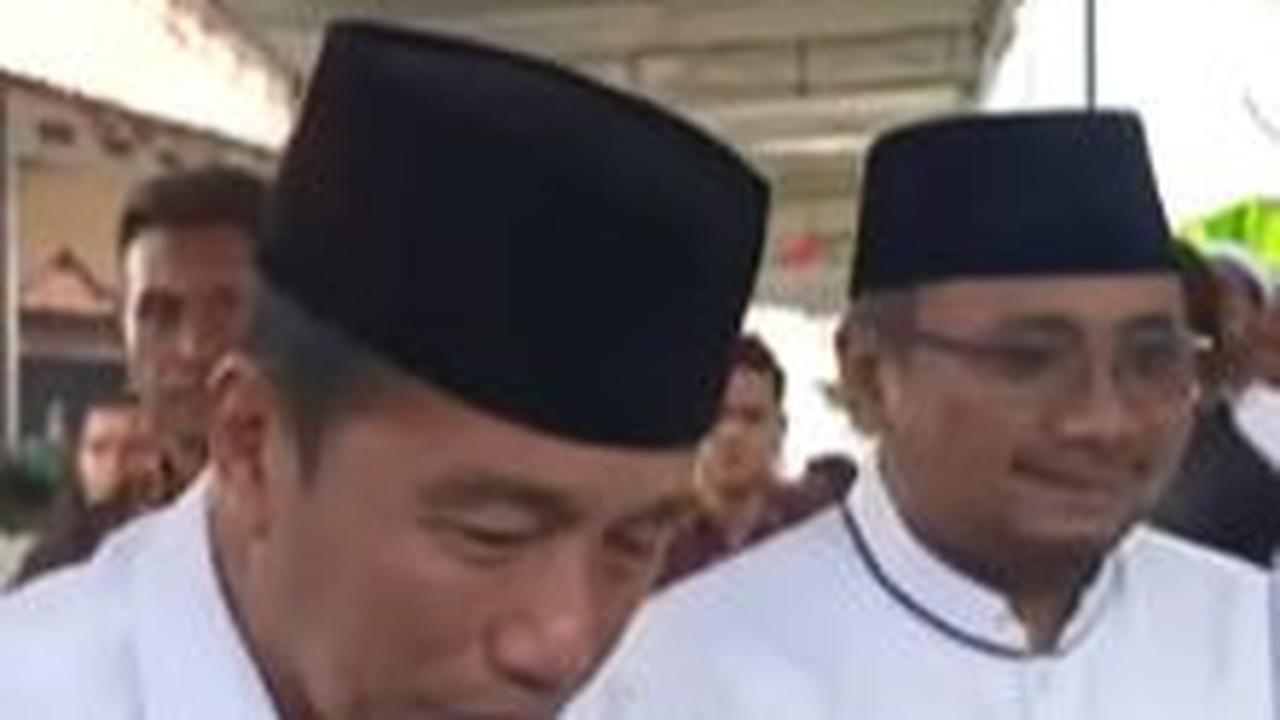 Selain Menag dan Mensesneg, Menteri Perhubungan Budi Karya Sumadi dan Menteri PUPR Basuki Hadimuljono juga turut mendampingi presiden Jokowi.