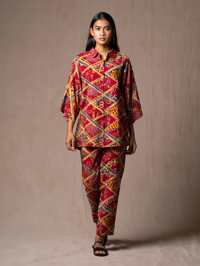 Dress Batik Jumpsuit Motif Kontemporer