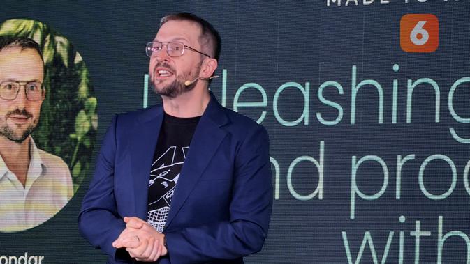 <p>Maxim Bondar, Head of Business & Marketing, MX saat hadiri peluncuran Logitech MX Master 4 di Jakarta, Rabu (12/11/2025). (Liputan6.com/ Yuslianson)</p>