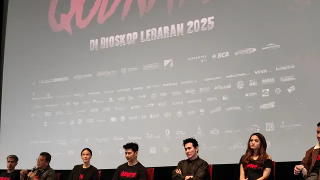 Para pemain dan tim film Qodrat 2 pada saat Press Conference di Epicentrum XXI, Jakarta Selatan,  Jumat (21/3/25). (Foto: Liputan6.com/Rahmadina Sundari)