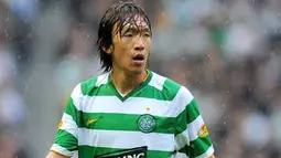 Celtic&#039;s Japanese midfielder Shunsuke Nakamura during the Scottish Premier League football match between Rangers and Celtic at Ibrox, Glasgow, Scotland, on May 9, 2009. AFP PHOTO/ANDREW YATES 
