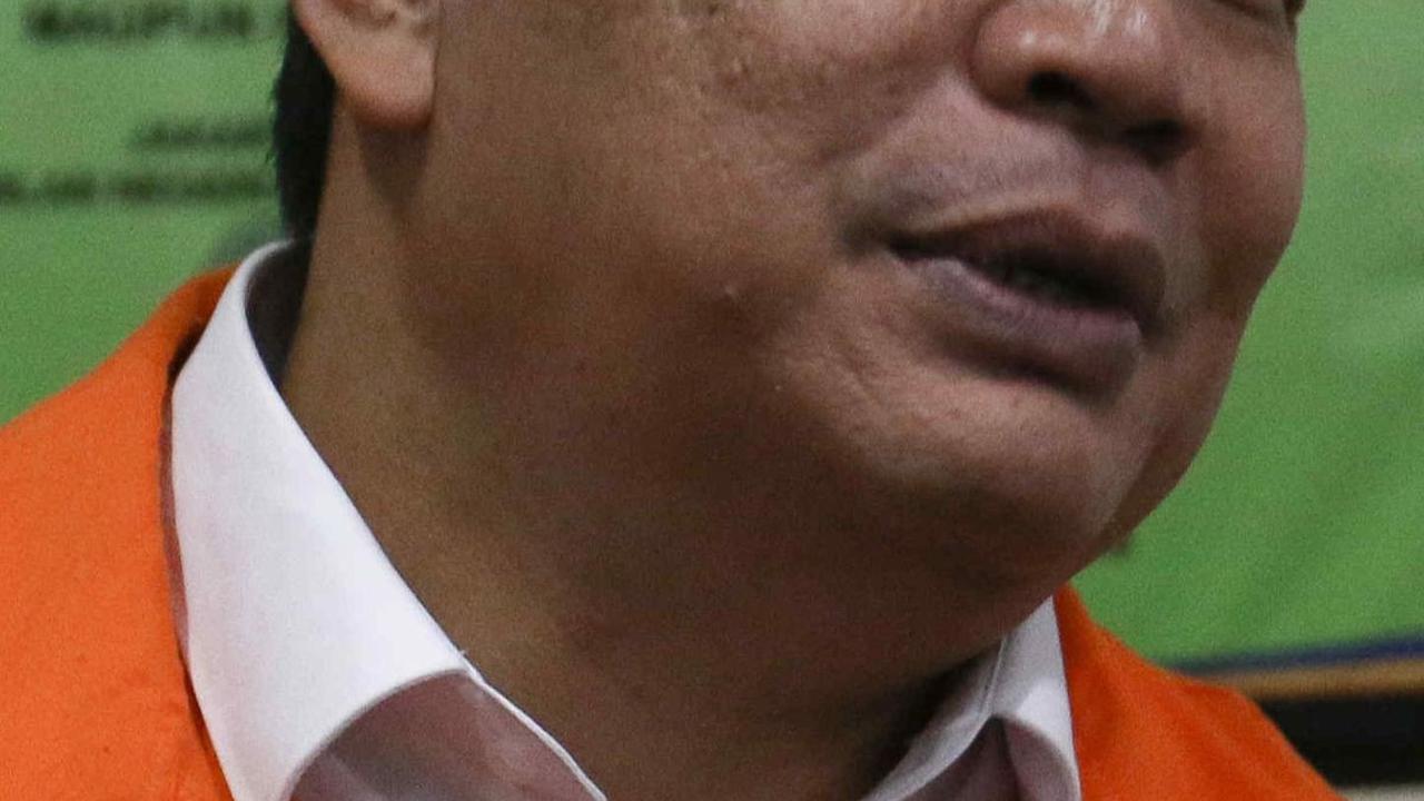 Bambang Kayun juga dipidana denda Rp200 juta.