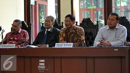 Tim Kuasa Hukum Kemenpora saat mengikuti sidang di PTUN Jakarta Timur, Selasa (14/7/2015). PTUN memenangkan gugatan PSSI atas SK Kemenpora yang memberikan sanksi administratif terhadap PSSI, Jakarta, Selasa (14/7/2015). (Liputan6.com/Yoppy Renato)