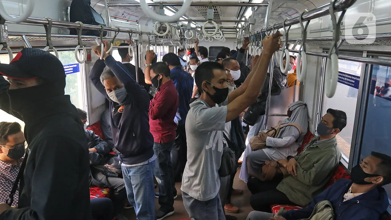FOTO: Suasana Stasiun Depok Lama di Hari Kedua PSBB Transisi Jakarta