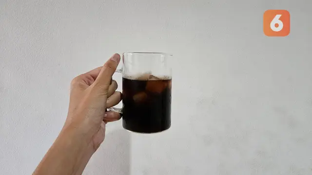Minum kopi sebanyak dua hingga tiga cangkir sehari terbukti aman untuk kesehatan bahkan dapat mencegah dari penyakit jantung (Foto: Aditya Eka Prawira/Liputan6.com)