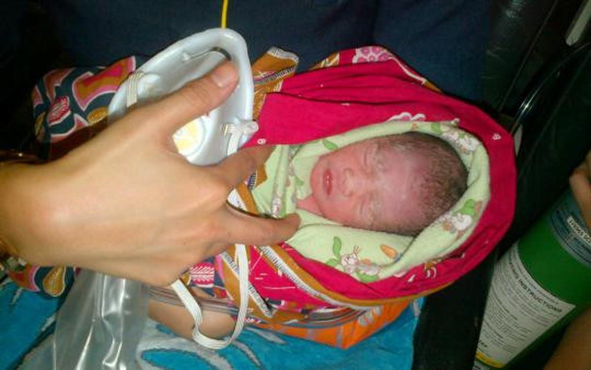 Pramugari bantu lahirkan bayi prematur di pesawat