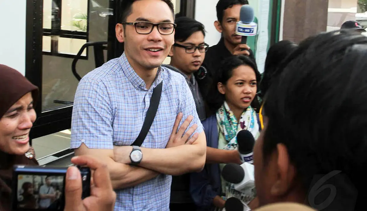 Usai sidang Ben Kasyafani tampak memberikan penjelasan kepada wartawan. Jakarta (17/6/14) (Liputan6.com/Faizal Fanani)