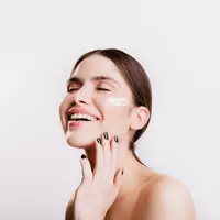 Skincare yang melebapkan (Foto: Freepik.com)