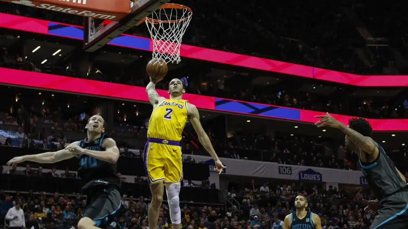 Lonzo Ball cetak triple double saat Lakers melawan Hornets