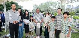 Intip penampilan Annisa Pohan saat ziarah ke makam Ani Yudhoyono (@agusyudhoyono)