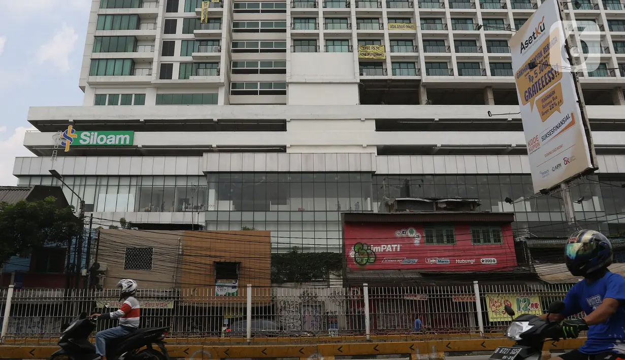 Suasana apartemen Nine Residence, Lippo Plaza Mampang, Jakarta, Minggu (5/4/2020). Mereka keberatan dan menolak pembangunan dan pengoperasian RS pasien COVID-19 di sebagian Lippo Plaza Mampang yang ada dalam satu kawasan. (Liputan6.com/Herman Zakharia)