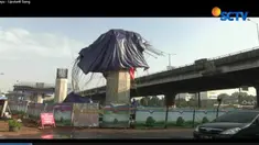 Tiang Tol Becakayu yang ambruk kini telah ditutup terpal dan tidak nampak lagi aktivitas pengerjaan pada proyek ini. Area proyek juga telah dipasangi garis polisi.