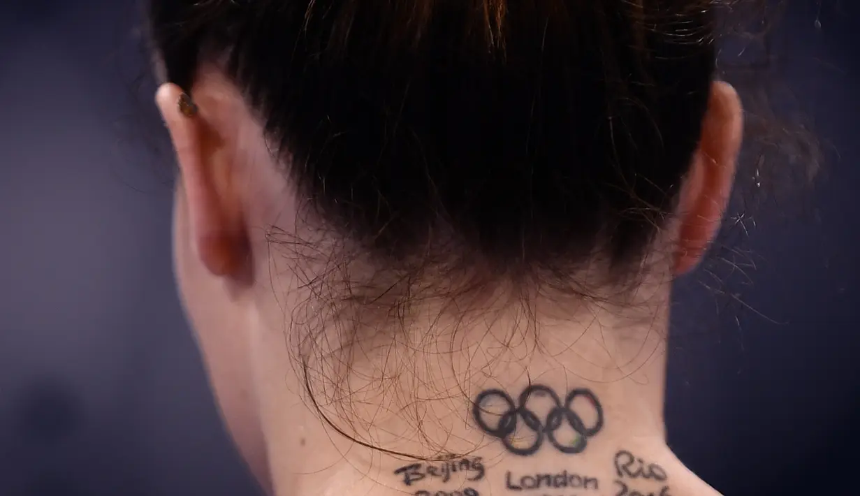 Vanessa Ferrari - Atlet Itali tersebut membuat tato lambang Olimpiade sebagai bentuk apresiasi dirinya yang telah mengikuti beberapa kali Olimpiade seperti di Beijing, London, dan Rio. (Foto: AFP/Loic Venance)