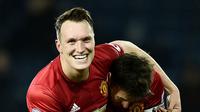 3. Phil Jones – Bek timnas Inggris ini memiliki serangkaian cedera yang membatasi penampilan dan waktu permainannya. Tapi sekarang dia kembali ke tim utama dan bermain secara reguler untuk Setan Merah. (AFP/Oli Scarff)