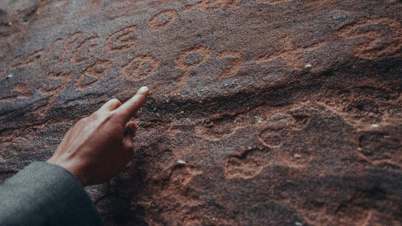 Karya tersebut ditulis pada 800 SM dan menceritakan kembali kisah perang Troya. Hal ini dikutip oleh tim ahli dari Yayasan Penelitian Nasional Yunani dan Kementerian Kebudayaan untuk mengungkap temuan baru yang luar biasa di bawah permukaan, <i>Indy100</i
