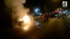Sebuah minibus terbakar habis di jalur pantura. Kebakaran disebabkan percikan api dari knalpot yang menyambar barang milik korban.
