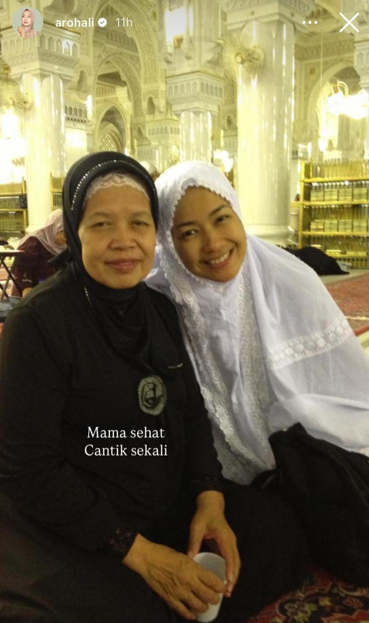 4 Potret Kenangan Terindah Alya Rohali Bersama Sang Ibu yang Kini Telah Tiada
