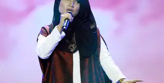 Penyanyi cantik yang selalu mengenakan hijab, Fatin Shidqia Lubis mengaku susah bangun pagi. (Deki Prayoga/Bintang.com)