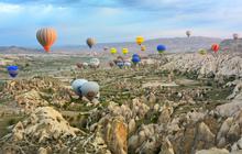 Tanah Longsor Cappadocia Picu Menara Batu Runtuh
