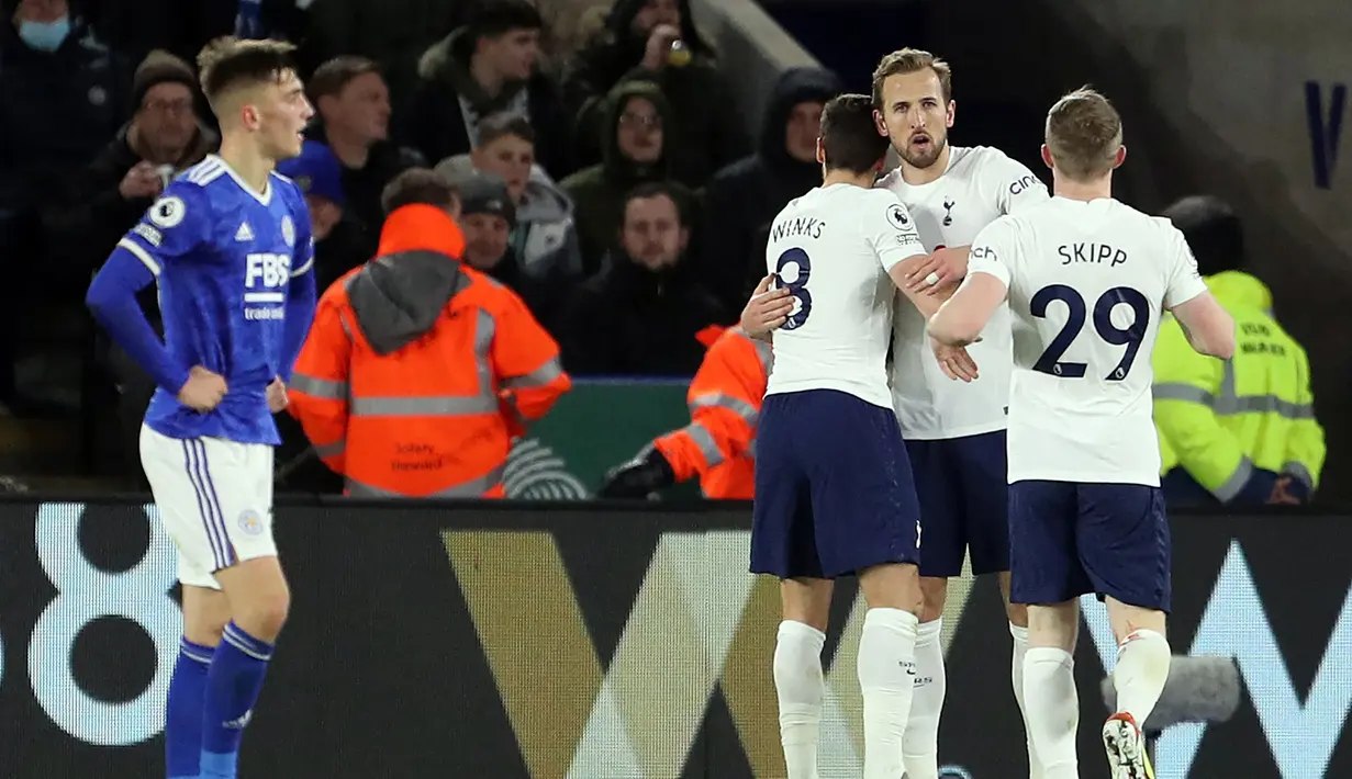 Leicester City. Harry Kane mampu mencetak 18 gol dan 4 assist ke gawang Leicester City dari total 17 laga di semua ajang kompetisi. Dari 17 laga tersebut, Harry Kane membawa Tottenham Hotspur dan Milwall 10 kali menang, 2 kali imbang dan 5 kali kalah. (AFP/Geoff Caddick)