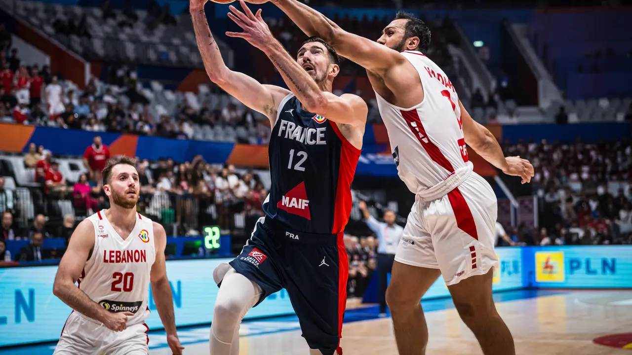 Aksi Nando de Colo saat Prancis melawan Lebanon di FIBA World Cup 2023 Jakarta