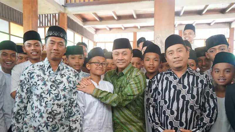 Zulkifli Hasan : Jadi Santri Harus Bangga, Jangan Minder