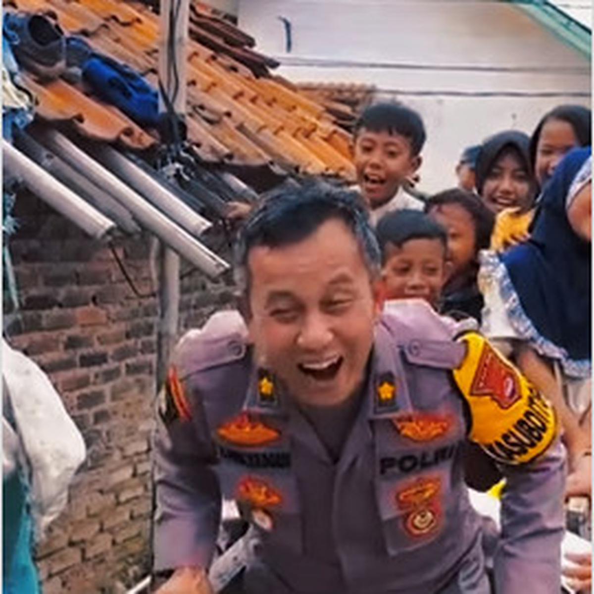 Aksi Mulia Perwira Polisi Berhati Emas Ini Ramai Disorot