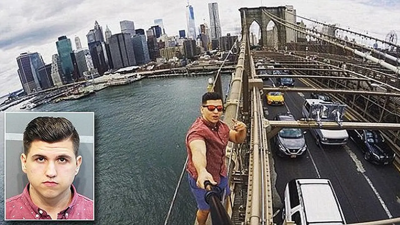 Nekat Selfie di Jembatan, Pria ini Digrebek Polisi