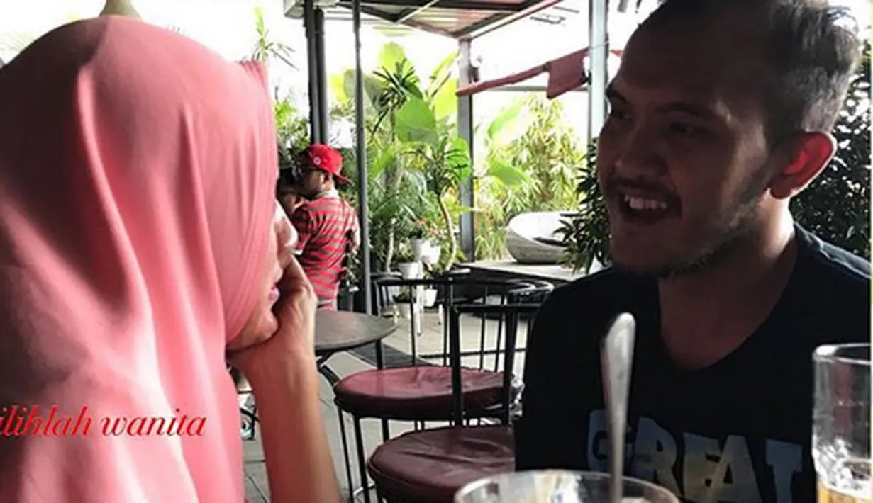 Bagi Caisar, ini merupakan pernikahan keduanya. Sebelumnya, ia menikah dengan Indadari pada 5 April 2014 silam. Pernikahannya kandas pada Januari 2018. Kini, Caisar mempersunting Almaratu Intan mantan sopir Indadari. (instagram/caisar_yang_belomsempurna)