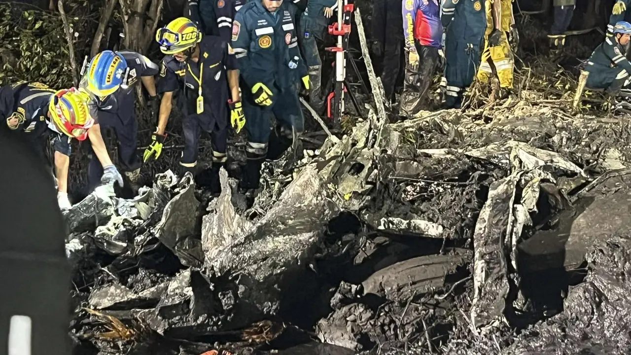 Kecelakaan pesawat jatuh di Chachoengsao, Thailand. (AP)