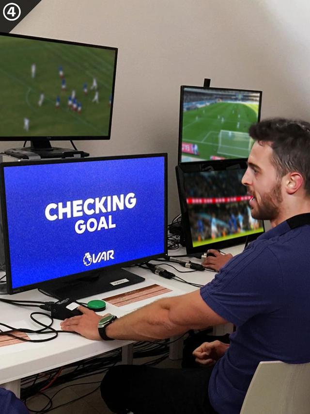 Editan Pesepak Bola Jadi Wasit Ini Bikin Ketawa Geli