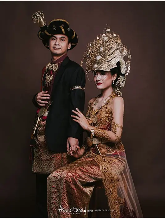 "Finally ya bang, trus mahkota king of jomblo nya diserahin ke siapa nih?," tulis anggieyuns. "Napa si bang radit mukanya tetep lucuu dimoment apapun😅😅," tulis lestariwul. (Instagram/aspictura_)