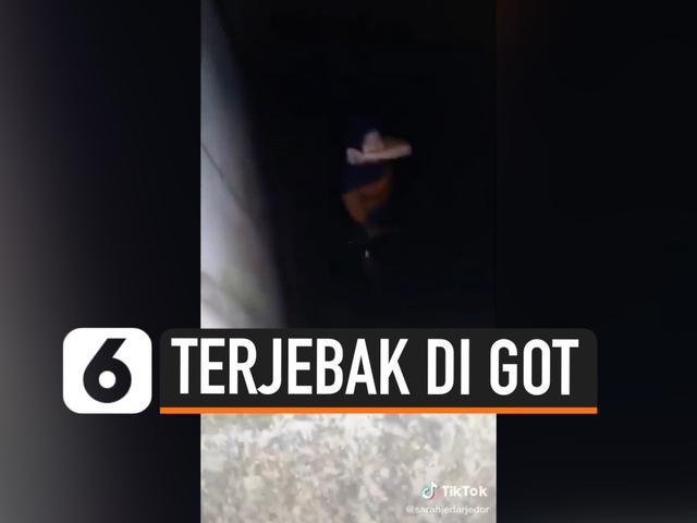 Video Lagi Asik Main Tiktok Remaja Jatuh Dan Terjebak Di Got Citizen6 Liputan6 Com