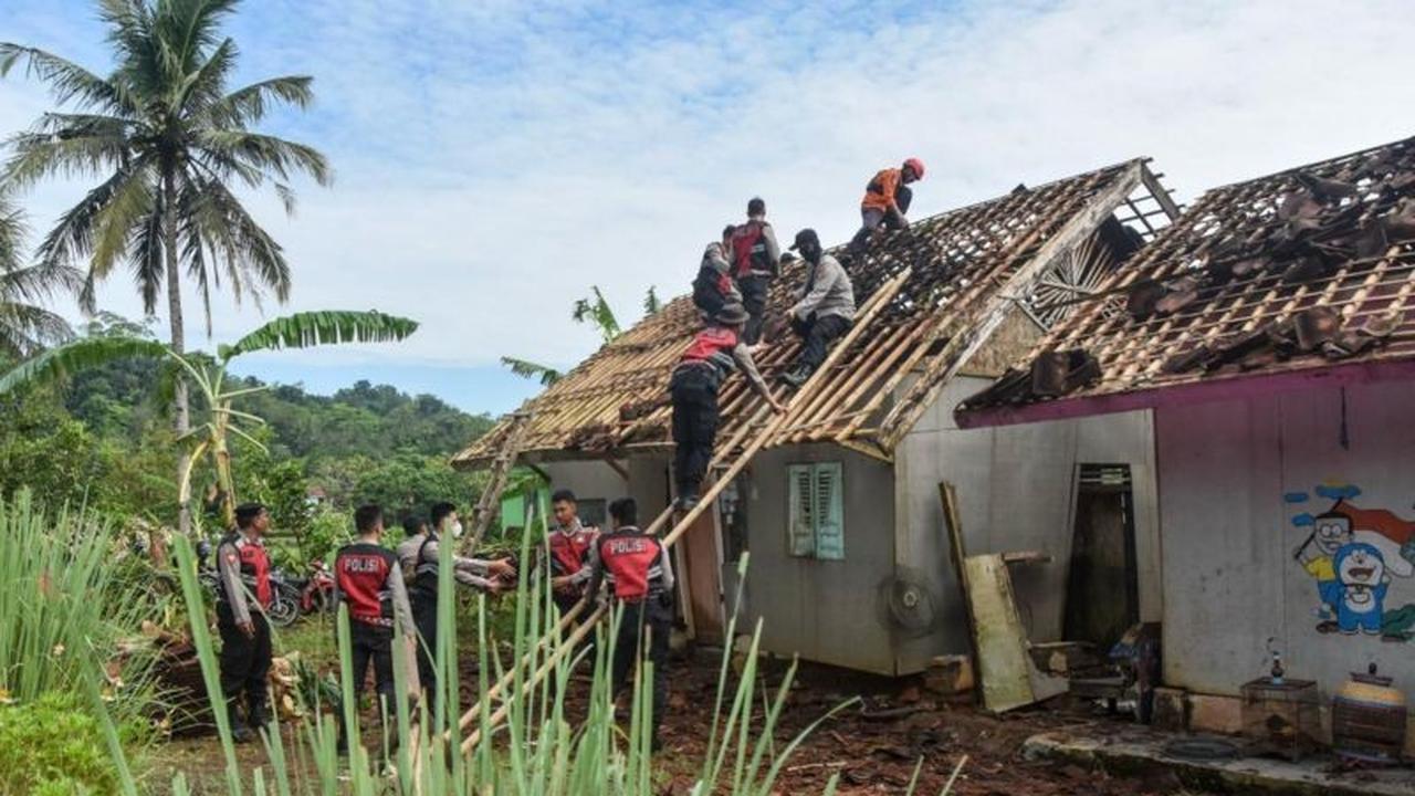 BPBD Ciamis Sigap Lakukan Penanganan Bencana Ciamis Akibat Cuaca Ekstrem