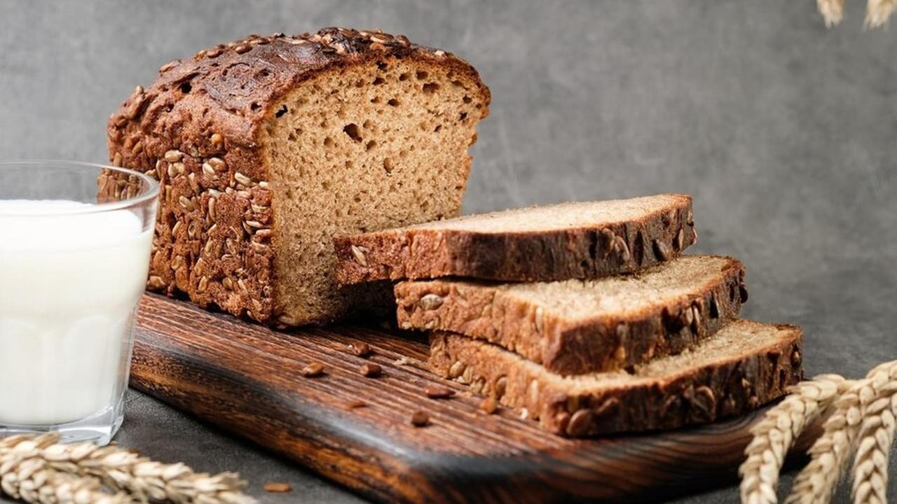 9.&nbsp;Makan dengan roti di Swedia