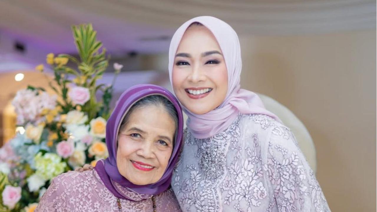 4 Potret Kenangan Terindah Alya Rohali Bersama Ibunda yang Baru Berpulang