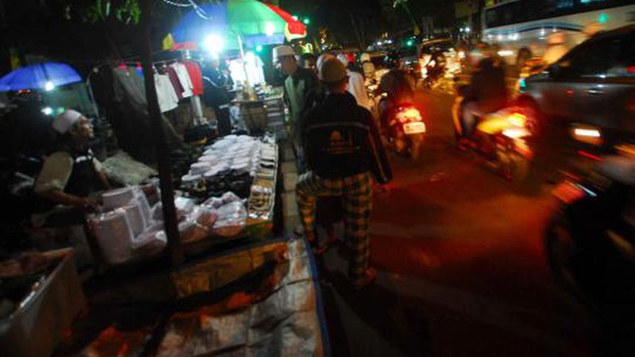 Pasar Islam di depan Masjid Al Munawar Pasar Minggu