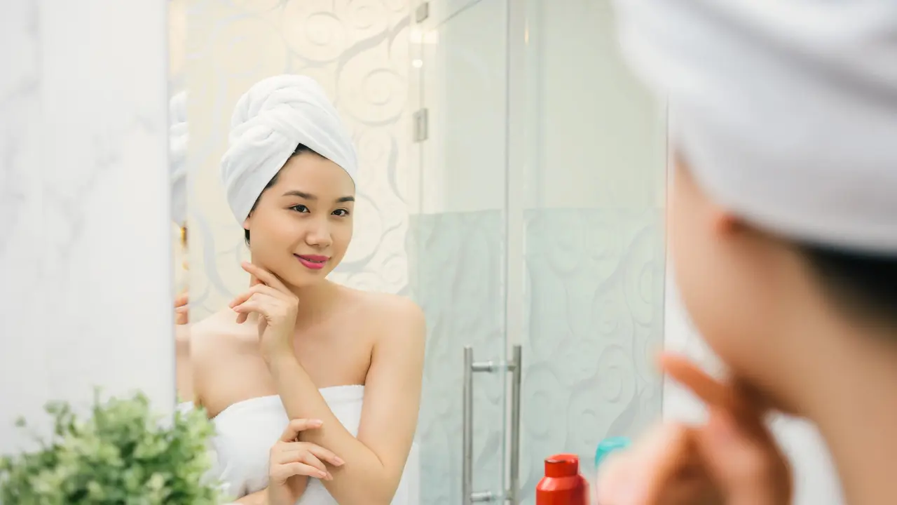 5 Skincare Tips Agar Tetap Fresh Saat Ikut Acara 17 Agustus, Nggak Takut Kulit Kusam!