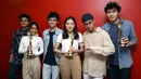 Kololaborasi grup GAC (Gamaliel, Audrey, Cantika) dan The Overtunes dalam singel Senyum & Harapan untuk mengisi soundtrack film Cek Toko Sebelah itu berhasil menyabet penghargaan dalam kategori Pop Bersama. (Nurwahyunan/Bintang.com)