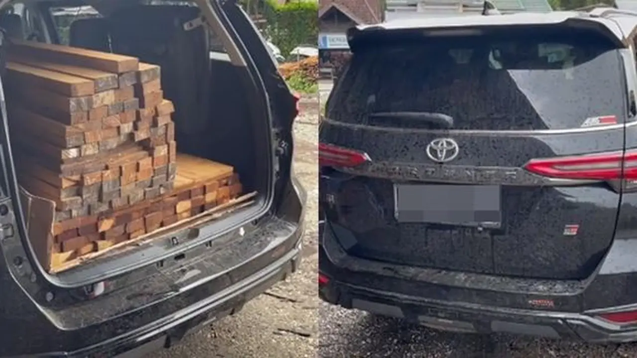 Toyota Fortuner angkut balok kayu (TikTok/@rumahsubsidikalsel)