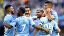 Para pemain Manchester City merayakan gol yang dicetak oleh Bernardo Silva ke gawang Brighton and Hove Albion pada laga Premier Leauge 2019 di Stadion Etihad, Sabtu (31/8). Manchester City menang 4 gol tanpa balas. (AP/Nick Potts)